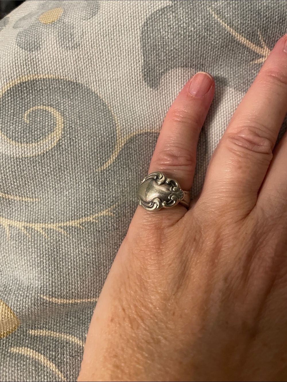 Oneida Sculpted Wave Silver-plated Band “pinky” ring